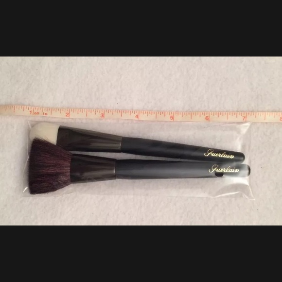 Guerlain Travel 3 Piece Amethyst Cloth Pouch, Foundation & Powder Brush Set $145 - Picture 3 of 3